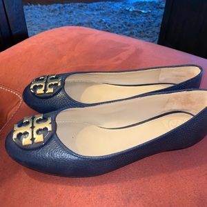 TORY BURCH navy flats